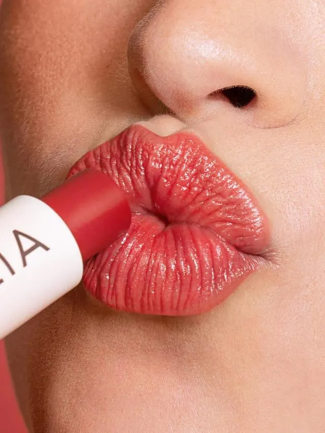 ILIA - Clean Tinted Lip Balm - with Moisture-Boosting Ingredients and Sheer, Buildable Color